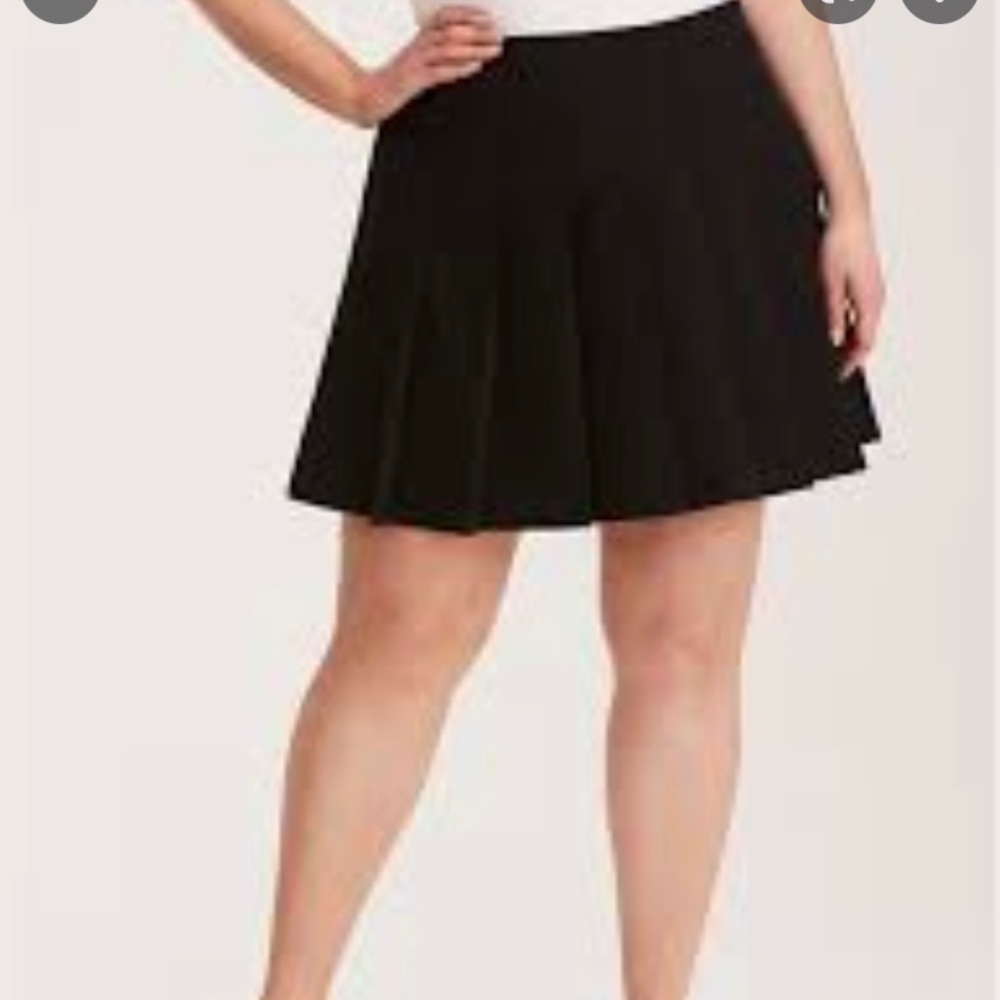 Torrid NWT pleated skirt